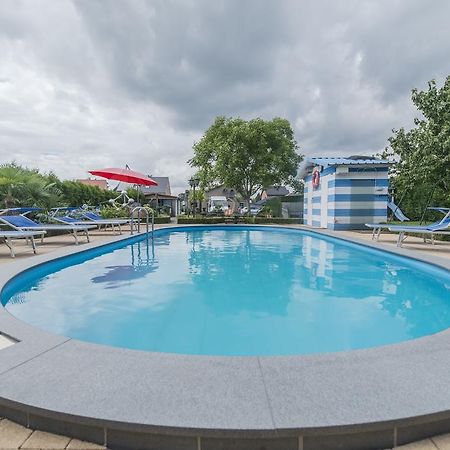 B&B Casa Roman & Vakantiewoning Voor 1 Pers Tot Max 32 Personen Zonhoven Esterno foto