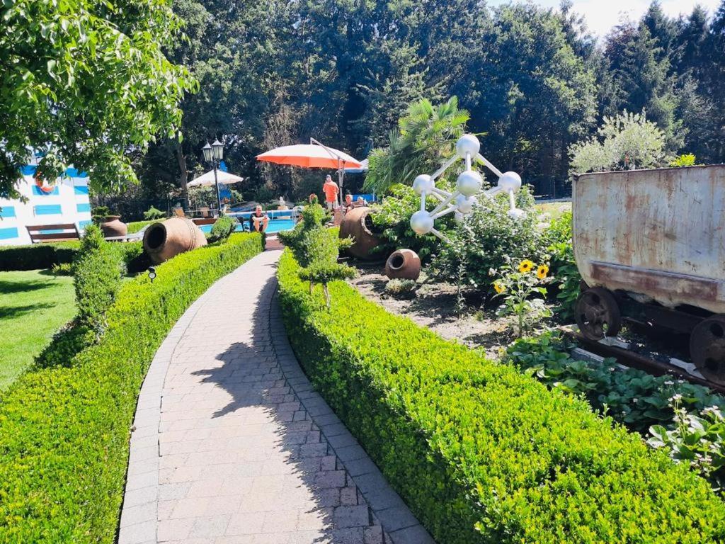 B&B Casa Roman & Vakantiewoning Voor 1 Pers Tot Max 32 Personen Zonhoven Esterno foto