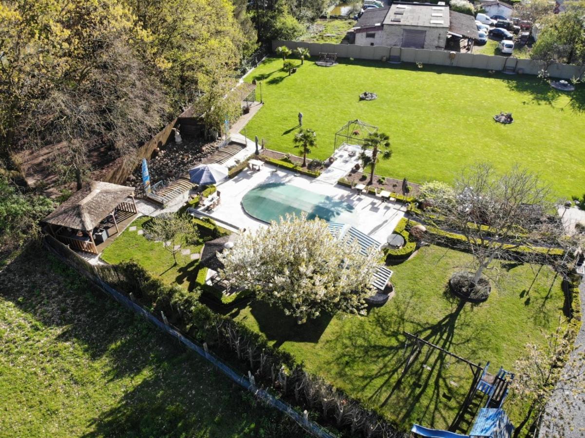B&B Casa Roman & Vakantiewoning Voor 1 Pers Tot Max 32 Personen Zonhoven Esterno foto