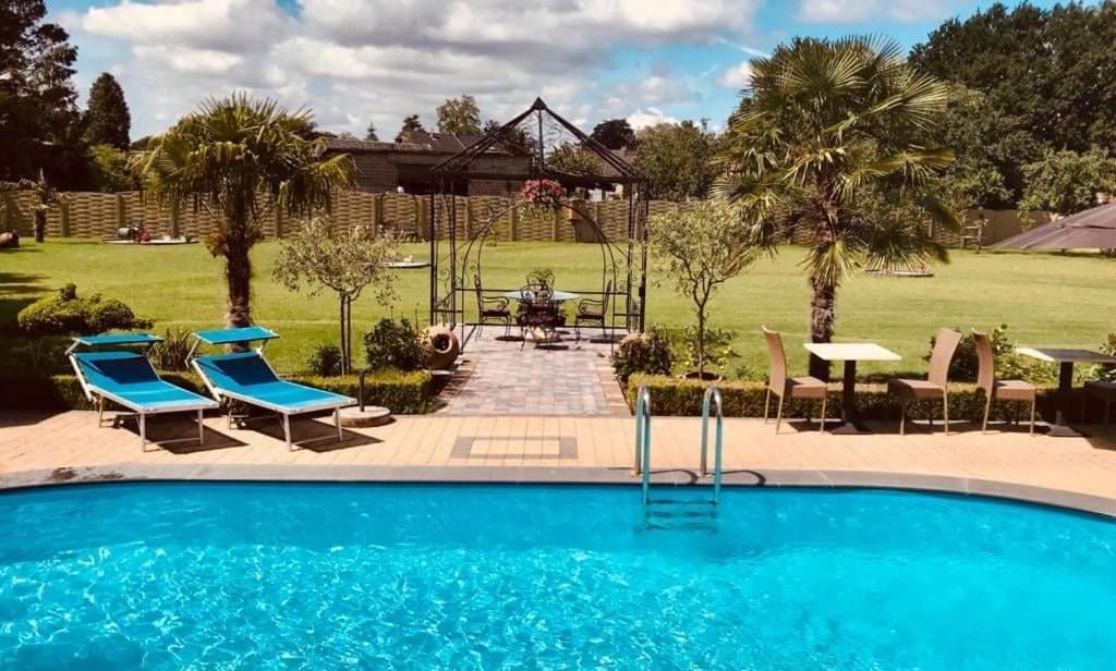 B&B Casa Roman & Vakantiewoning Voor 1 Pers Tot Max 32 Personen Zonhoven Esterno foto