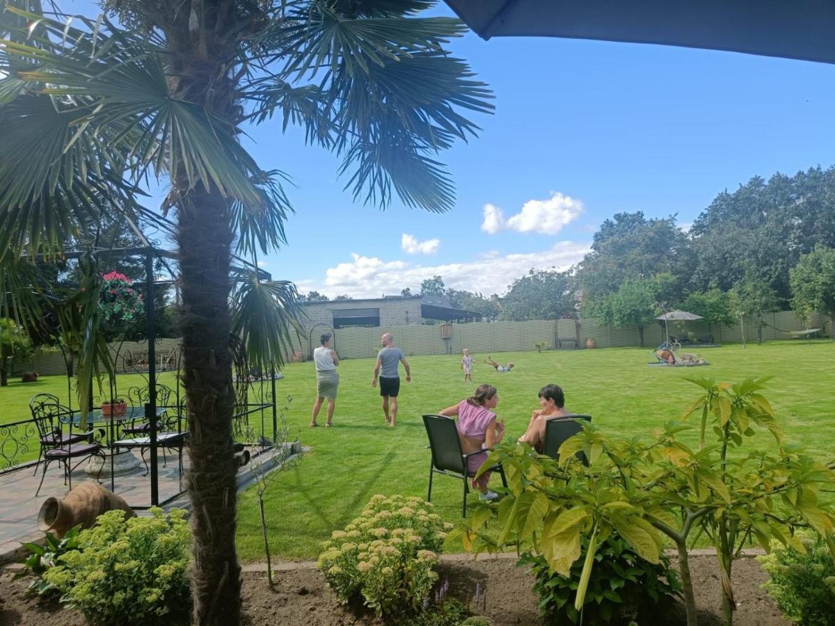 B&B Casa Roman & Vakantiewoning Voor 1 Pers Tot Max 32 Personen Zonhoven Esterno foto