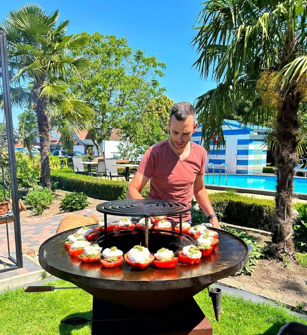 B&B Casa Roman & Vakantiewoning Voor 1 Pers Tot Max 32 Personen Zonhoven Esterno foto