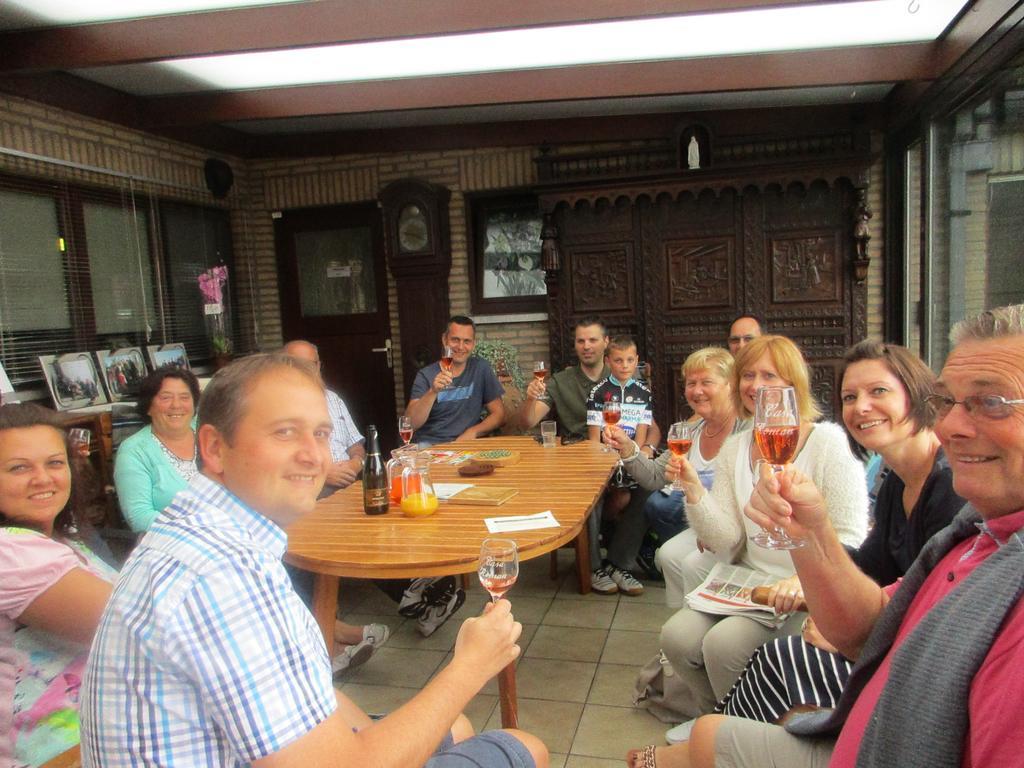 B&B Casa Roman & Vakantiewoning Voor 1 Pers Tot Max 32 Personen Zonhoven Esterno foto
