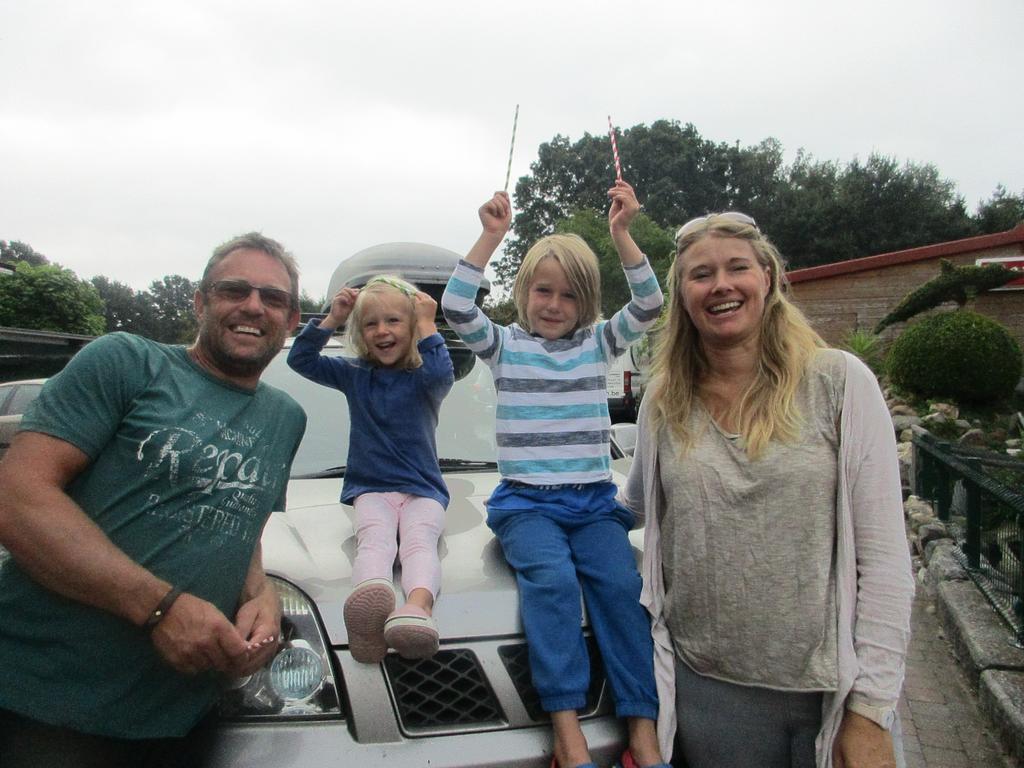 B&B Casa Roman & Vakantiewoning Voor 1 Pers Tot Max 32 Personen Zonhoven Esterno foto