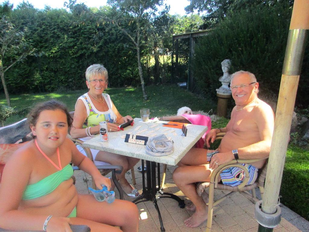 B&B Casa Roman & Vakantiewoning Voor 1 Pers Tot Max 32 Personen Zonhoven Esterno foto