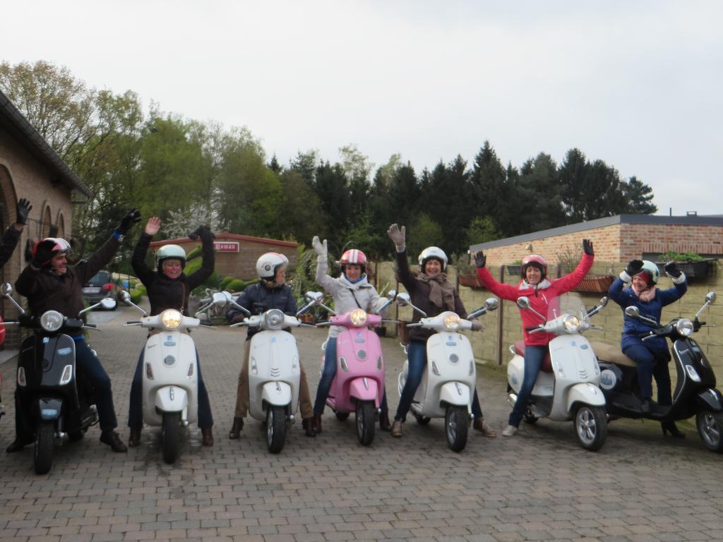 B&B Casa Roman & Vakantiewoning Voor 1 Pers Tot Max 32 Personen Zonhoven Esterno foto