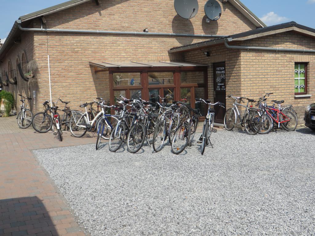 B&B Casa Roman & Vakantiewoning Voor 1 Pers Tot Max 32 Personen Zonhoven Esterno foto