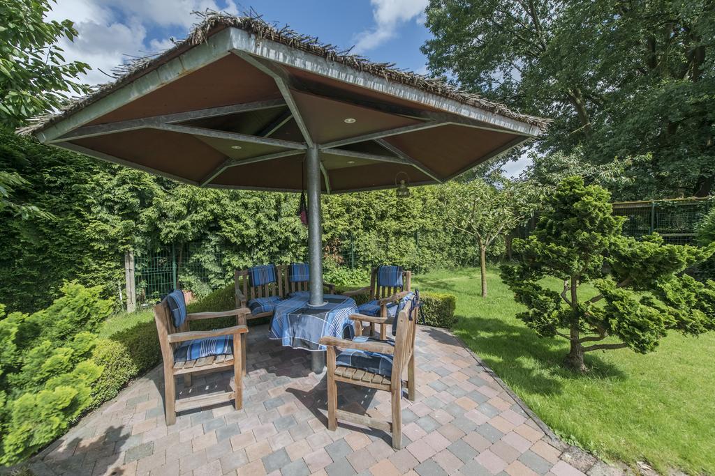 B&B Casa Roman & Vakantiewoning Voor 1 Pers Tot Max 32 Personen Zonhoven Esterno foto